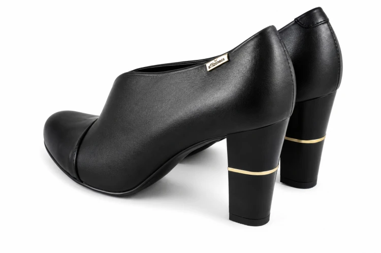 czarne_buty_para_bok_studio.jpg