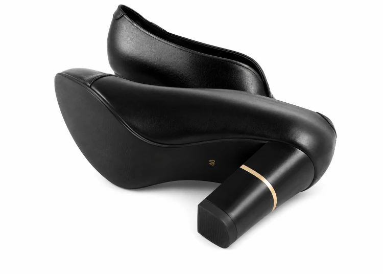 czarne_buty_podeszwa_studio.jpg