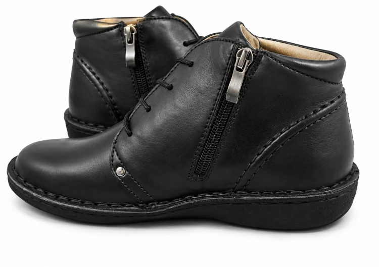 czarne_buty_zamek_studio.jpg